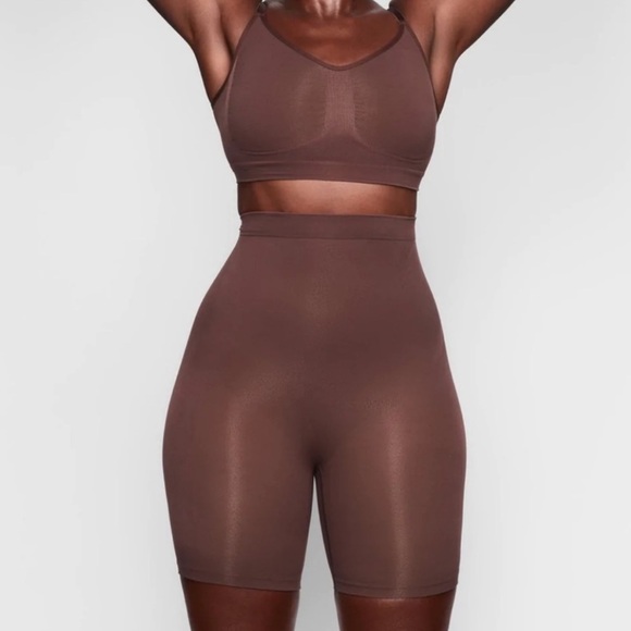 SKIMS SCULPTING SHORT MID THIGH W/ OPEN GUSSET - Picture 1 of 6